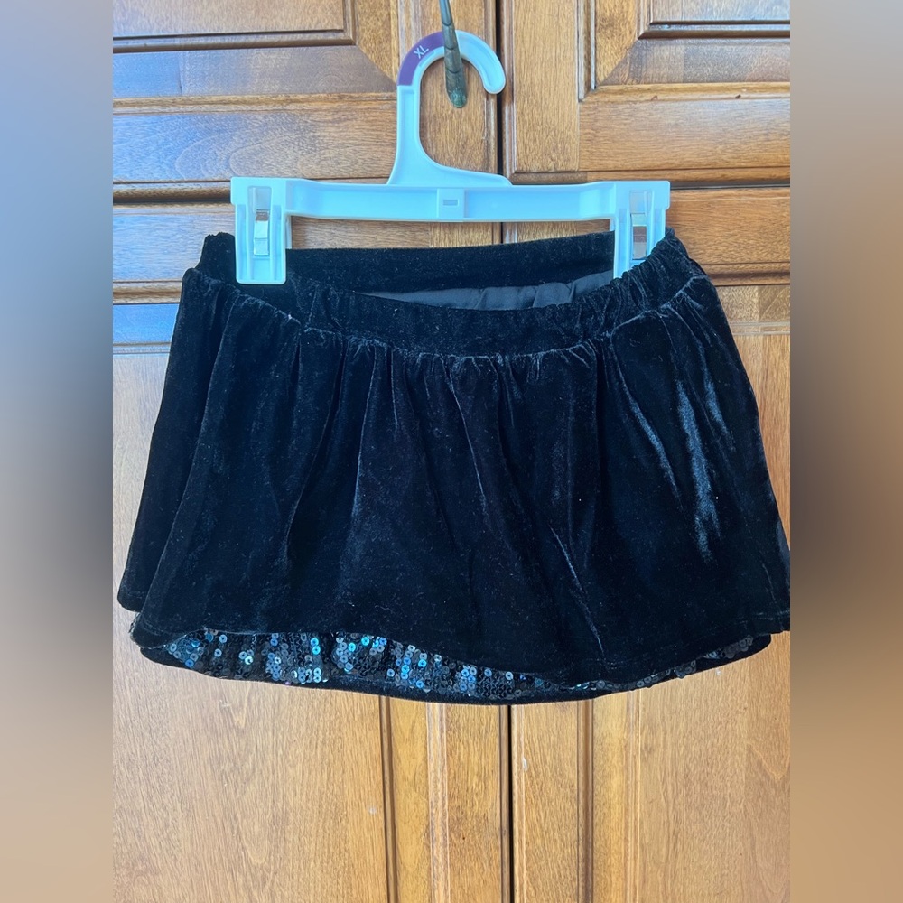 🐚6 / 10$ Girls Summer Apparel - Size 5 George Sequin and Velour Skirt